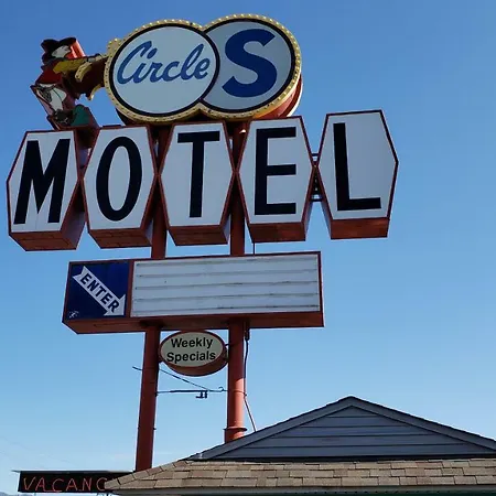 Motel Circle S